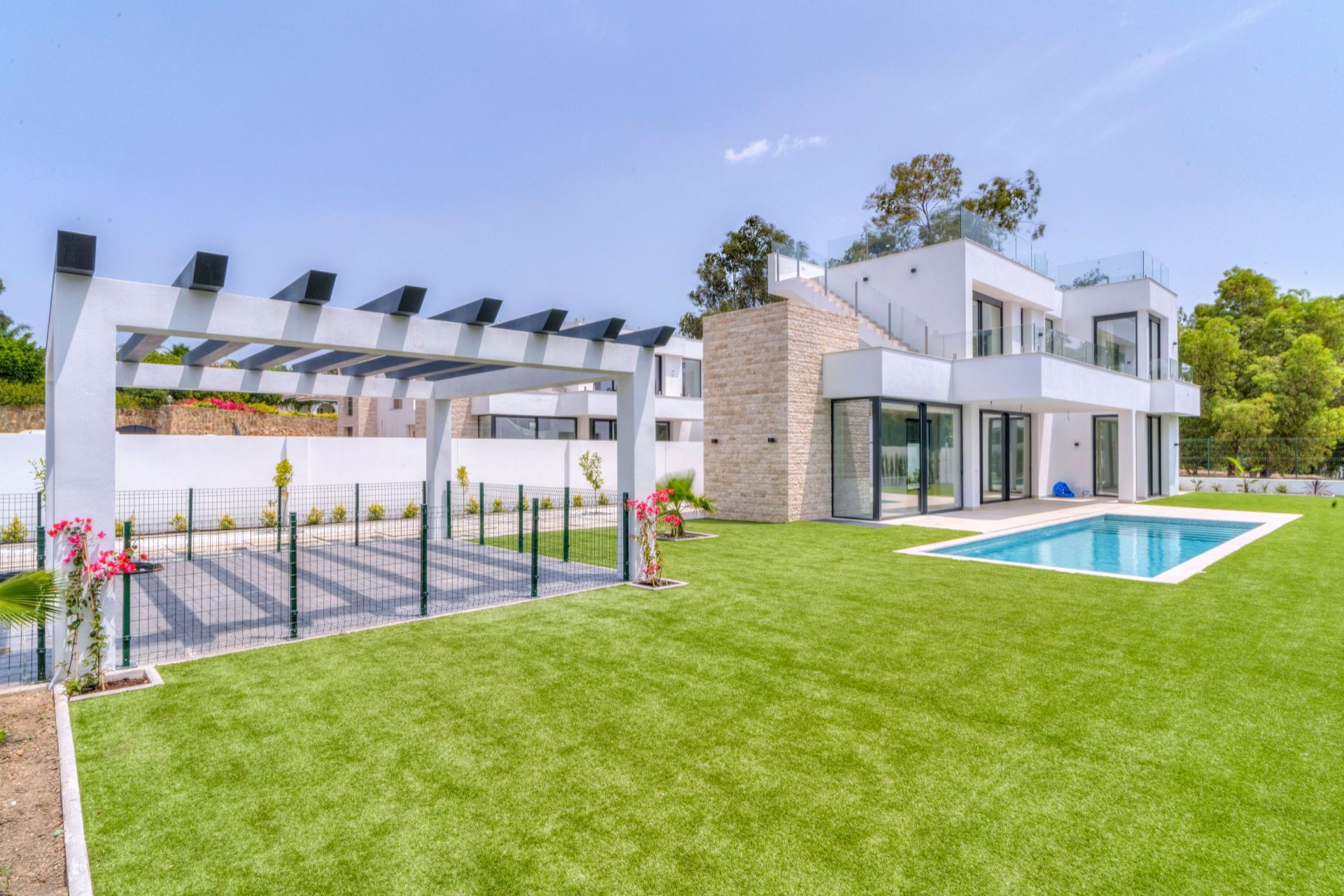 5 Bedroom Villa in Estepona - Photo 3