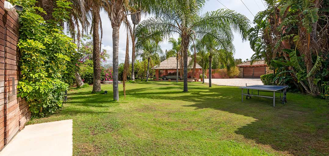 8 Bedroom Villa in Estepona - Photo 27