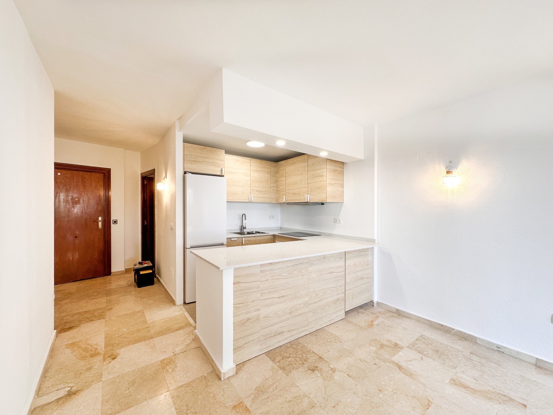 2 Bedroom Apartment in Estepona - Photo 5