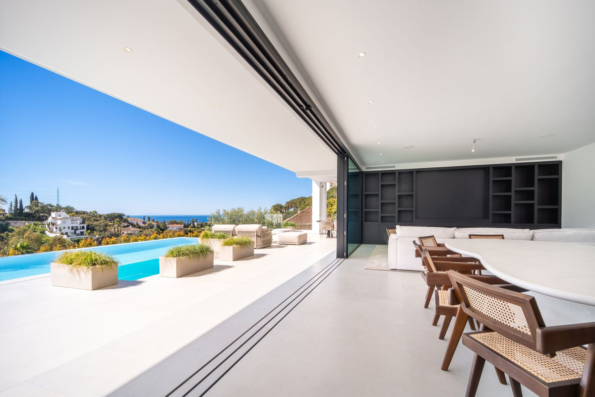 5 Bedroom Villa in Marbella - Photo 4