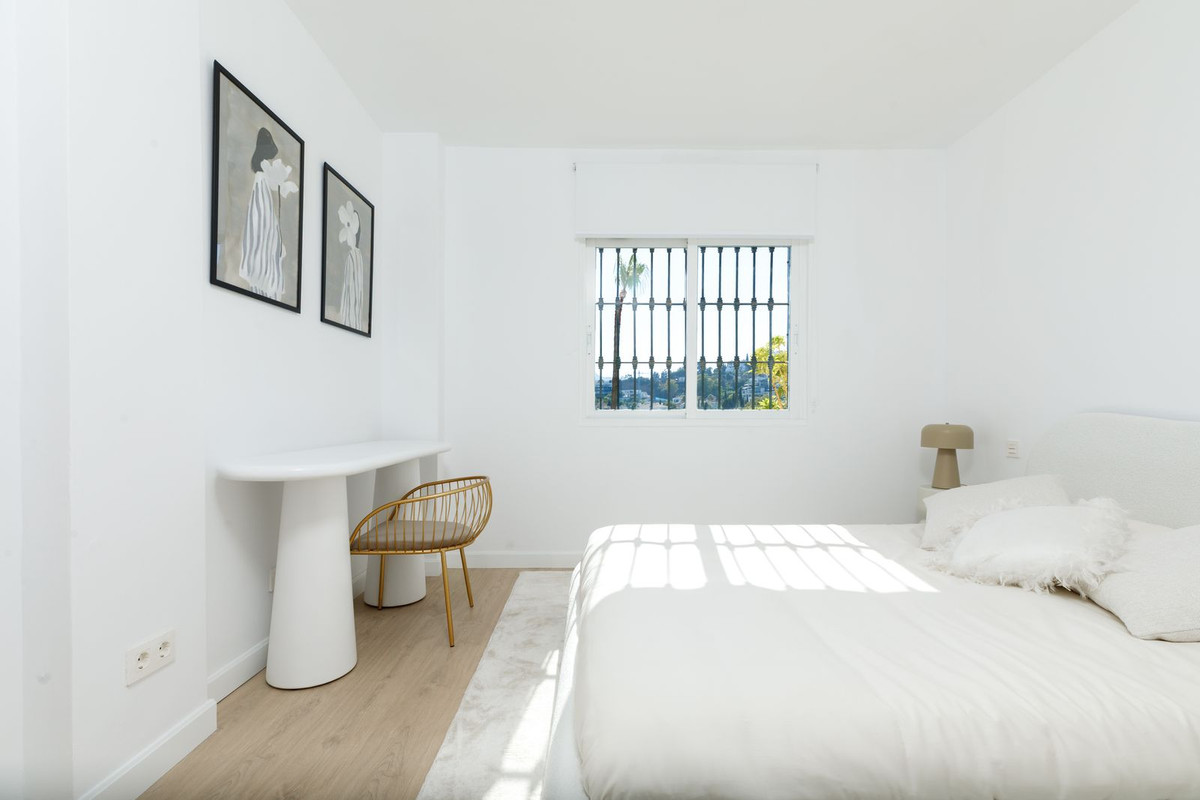 3 Bedroom Apartment in Benahavís - Photo 15