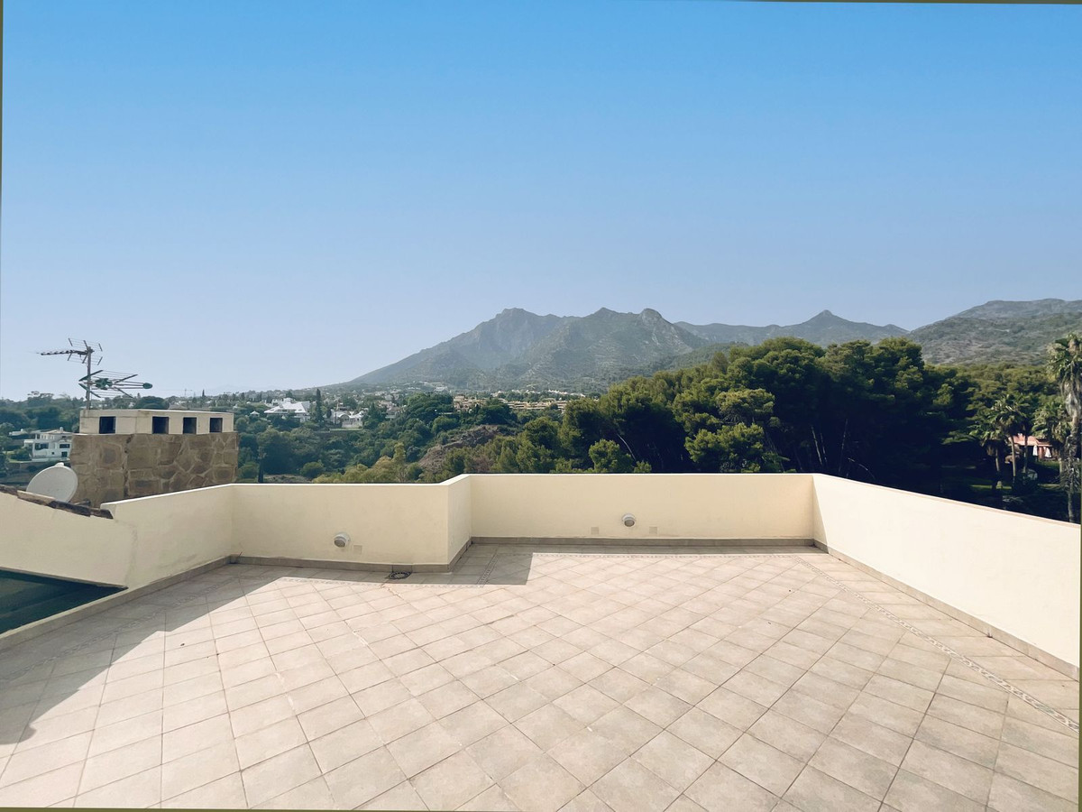 6 Bedroom Villa in Marbella - Photo 11