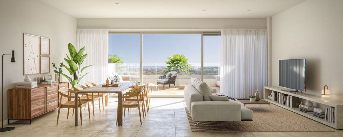 2 Bedroom Apartment in Estepona - Photo 2