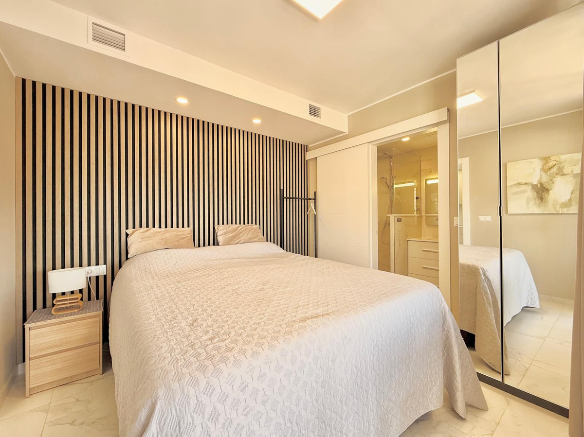 2 Bedroom Penthouse in Fuengirola - Photo 22