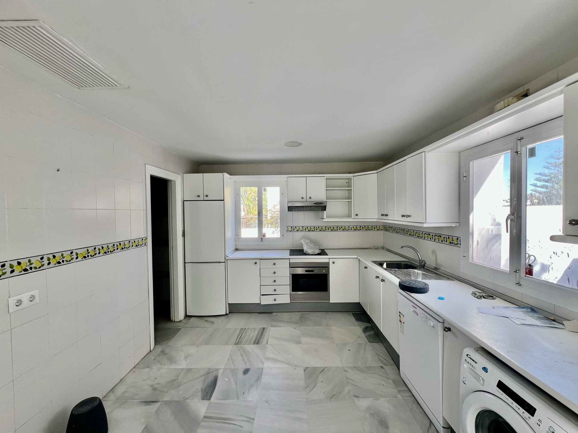 5 Bedroom Villa in Marbella - Photo 9