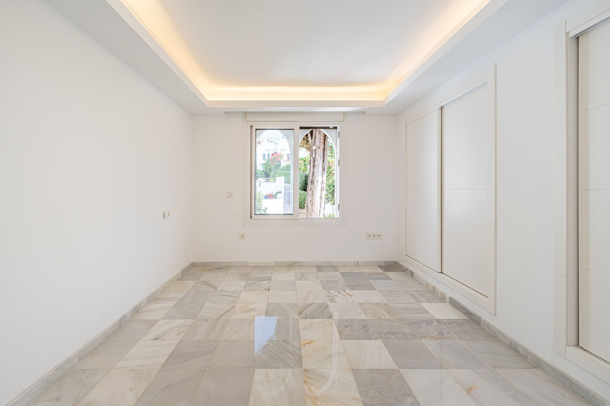 3 Bedroom Townhouse in Marbella - Photo 25