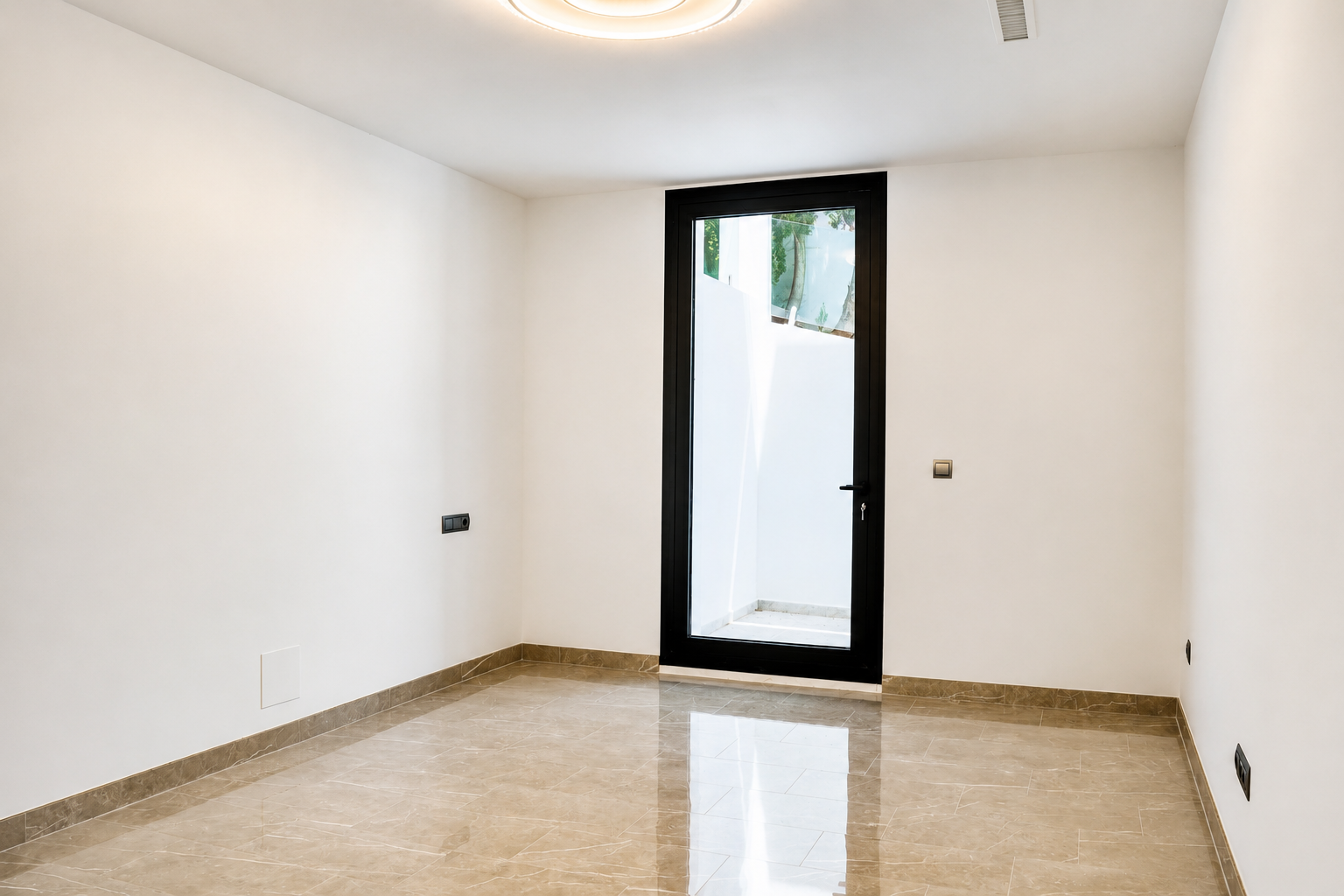 5 Bedroom Villa in Marbella - Photo 18