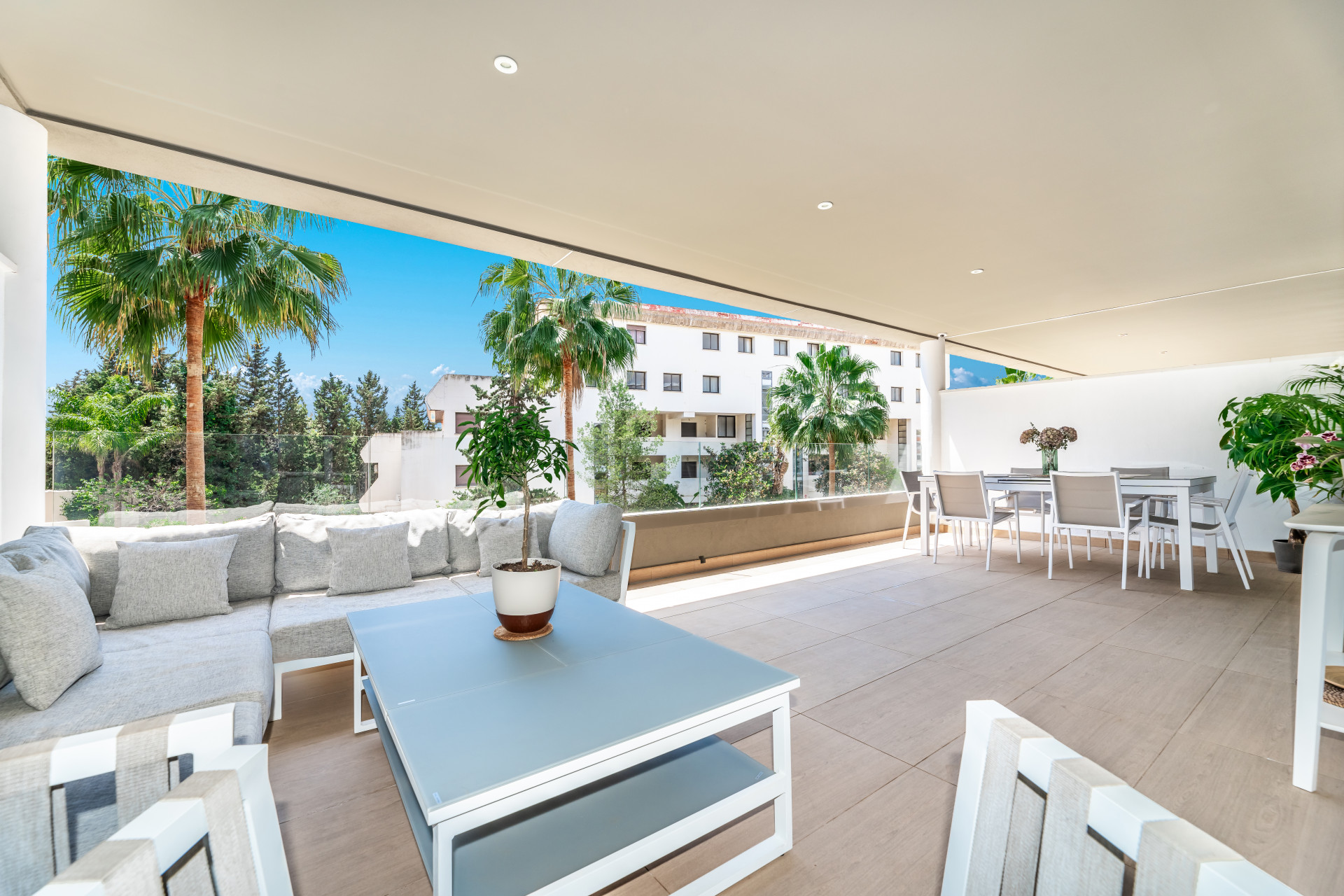 2 Bedroom Apartment in Marbella - Photo 5