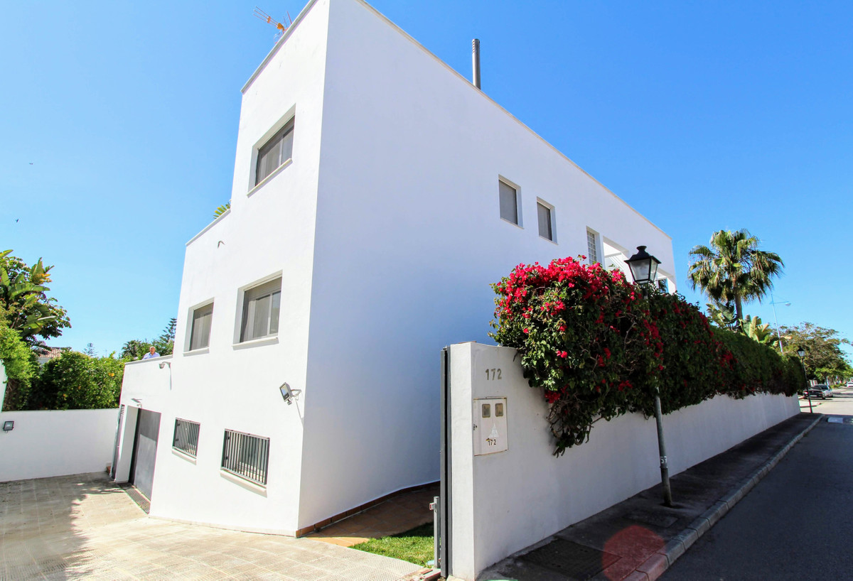 6 Bedroom Villa in San Pedro de Alcántara - Photo 26