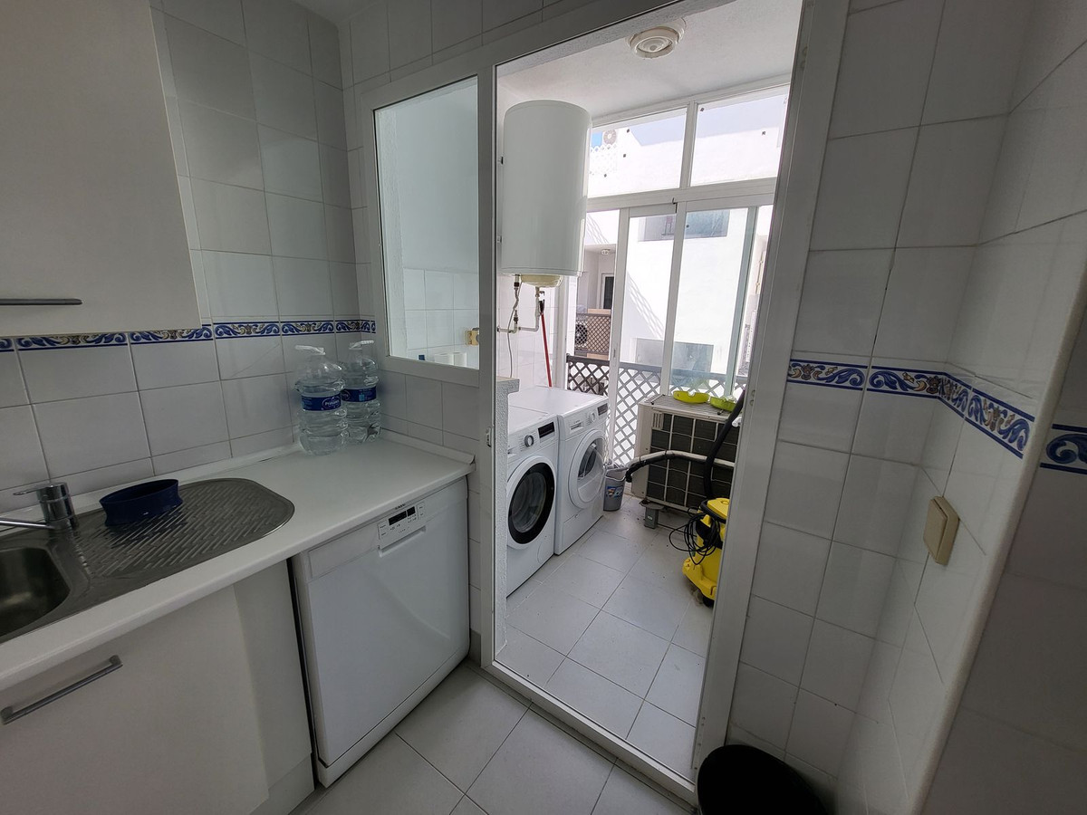 Piso de 4 dormitorios con piscina en Málaga – Foto 15