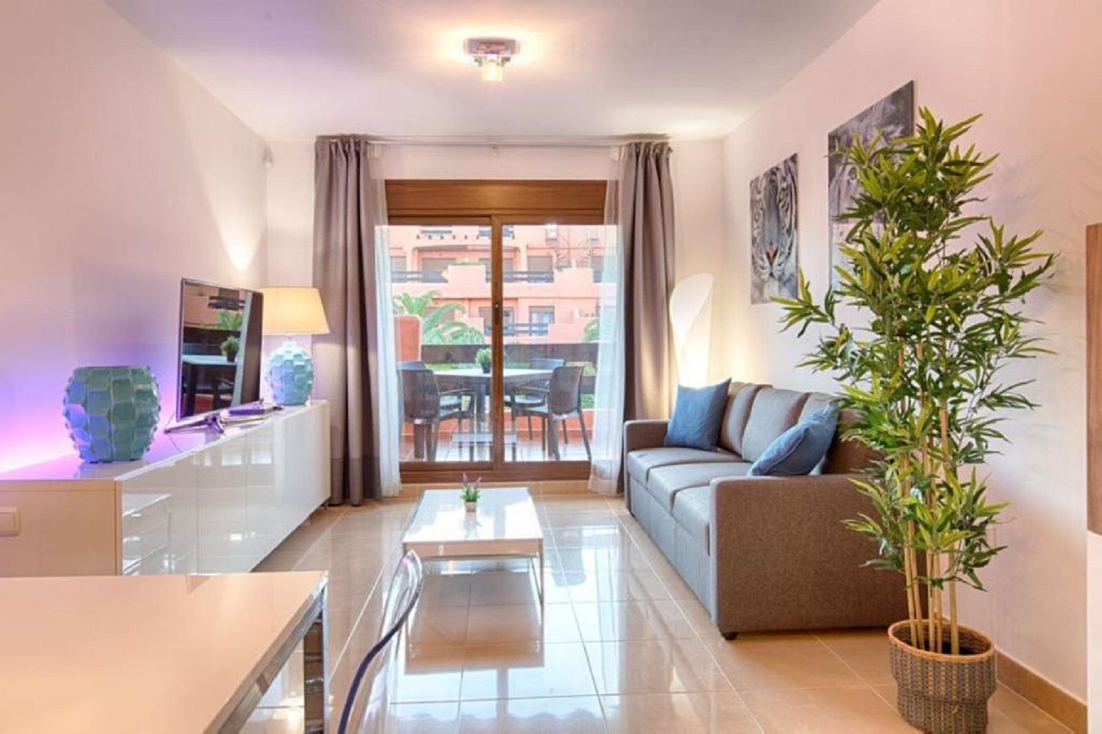 2 Bedroom Apartment in Estepona - Фото 3