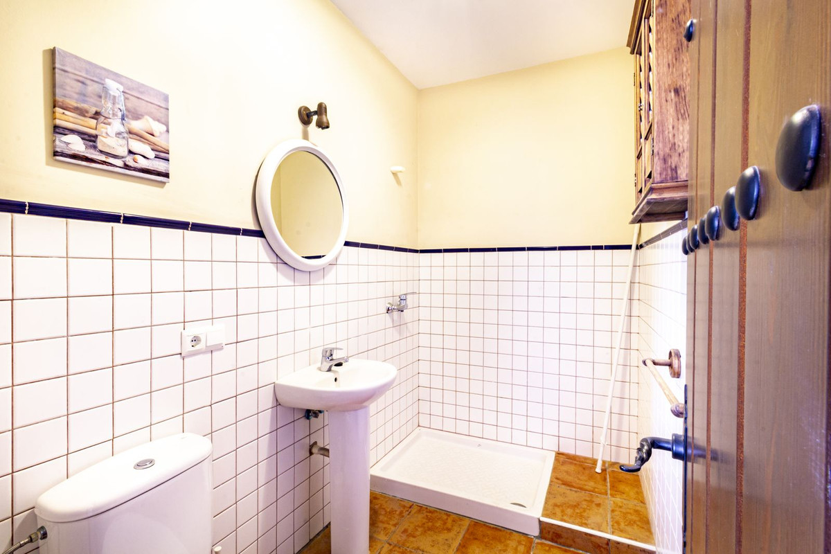 11 Bedroom Country house in Guaro - Photo 34