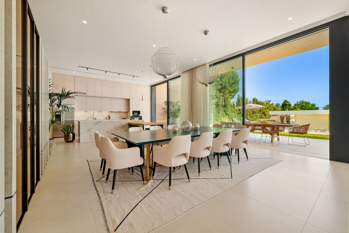 6 Bedroom Villa in San Pedro de Alcántara - Photo 12