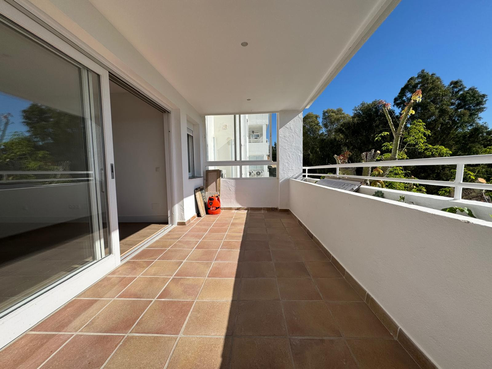2 Bedroom Apartment in Estepona - Photo 5