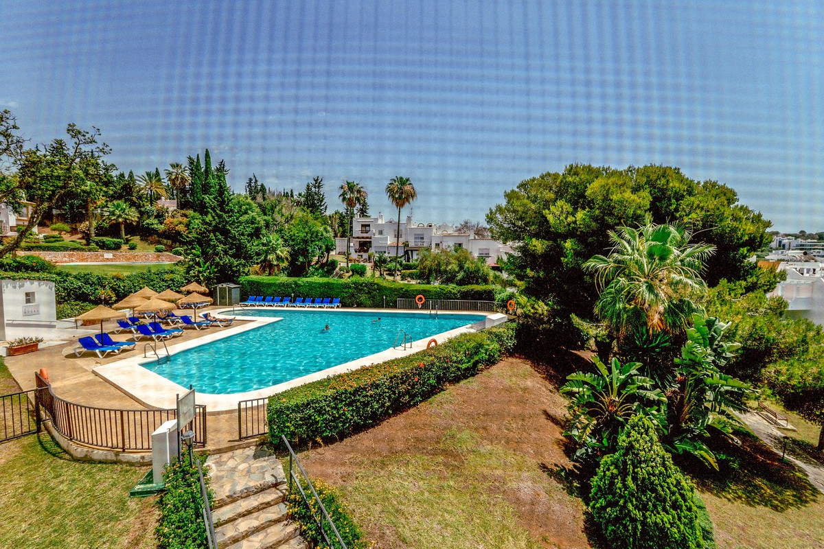 4 Bedroom Townhouse in Marbella - Photo 3
