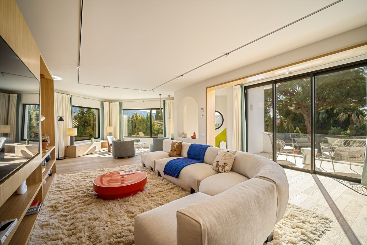 4 Bedroom Villa in Marbella - Photo 5