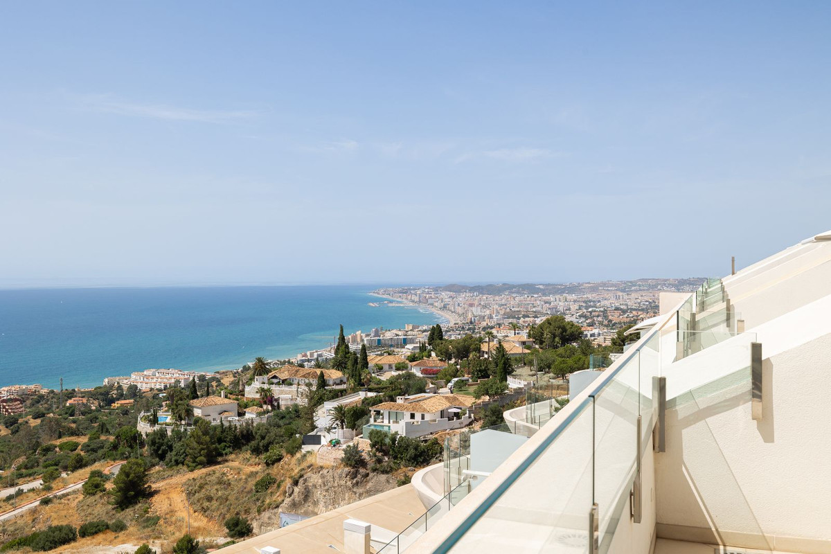 3 Bedroom Penthouse in Benalmádena - Photo 12