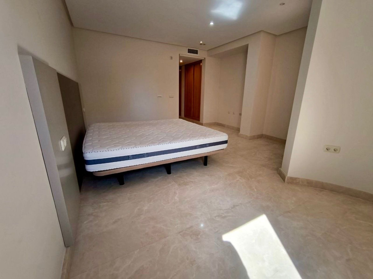 Piso de 3 dormitorios con piscina en Málaga – Foto 14