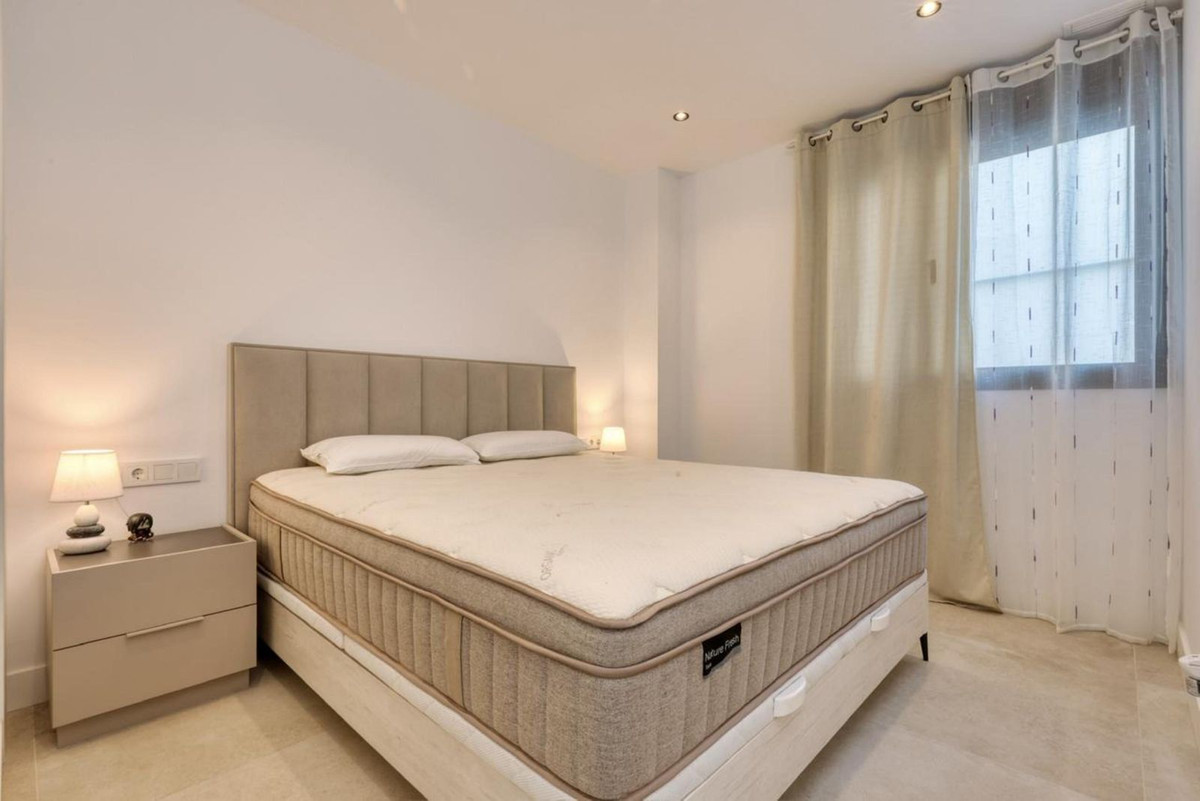 3 Bedroom Penthouse in Estepona - Photo 29