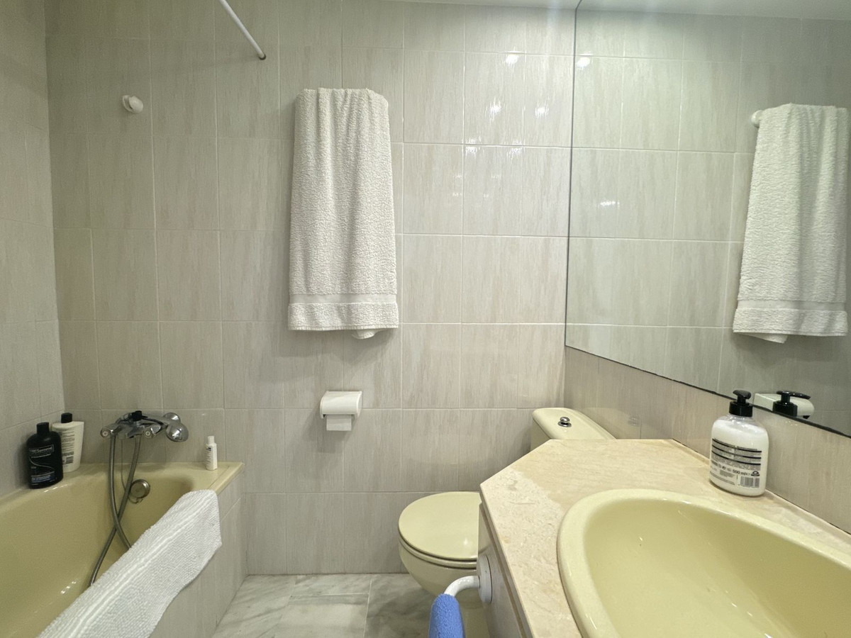 3 Bedroom Apartment in Estepona - Photo 23