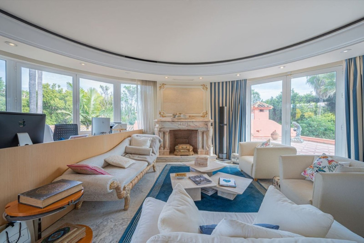 5 Bedroom Villa in Marbella - Photo 30