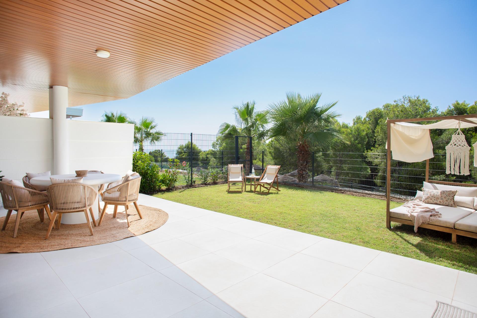 2 Bedroom Apartment in Fuengirola - Photo 2