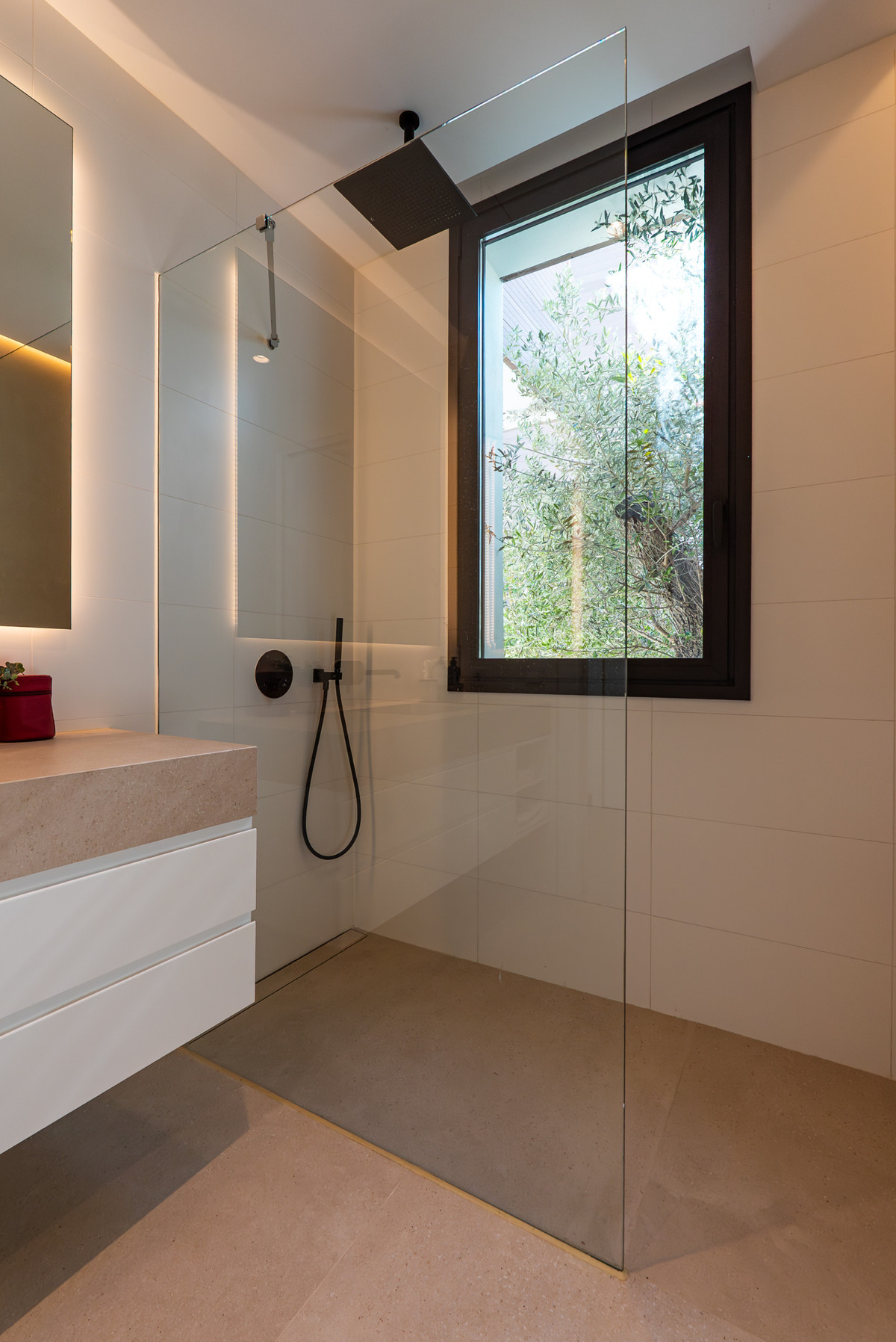 4 Bedroom Villa in Marbella - Photo 28