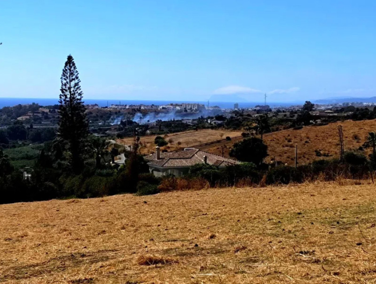 6,076 m² Plot in Estepona - Photo 2