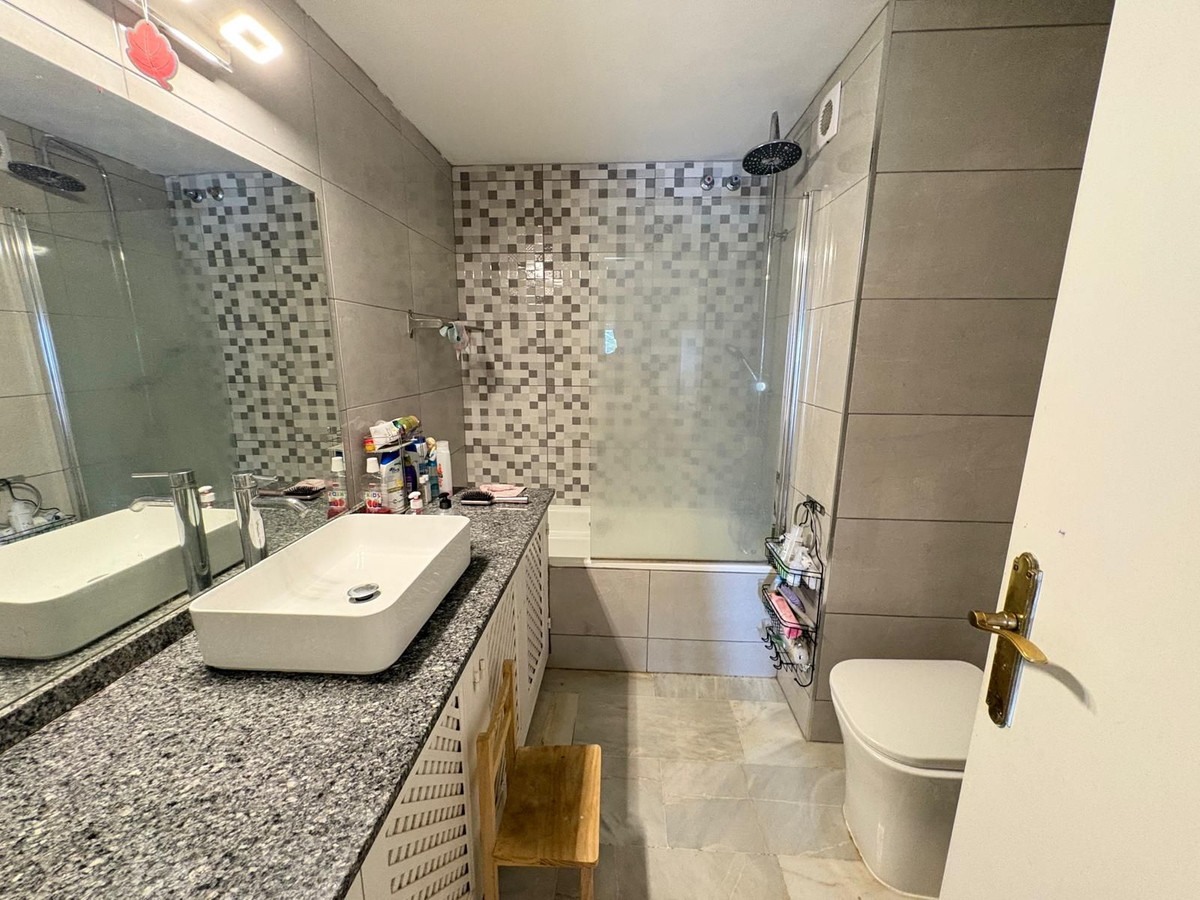 2 Bedroom Apartment in Mijas - Photo 13