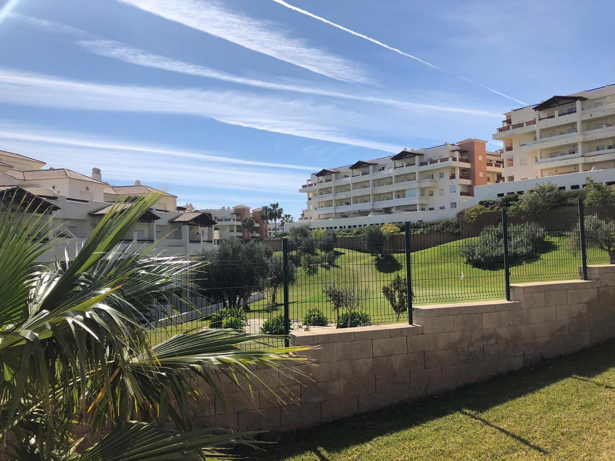 2 Bedroom Apartment in Benalmádena - Photo 17