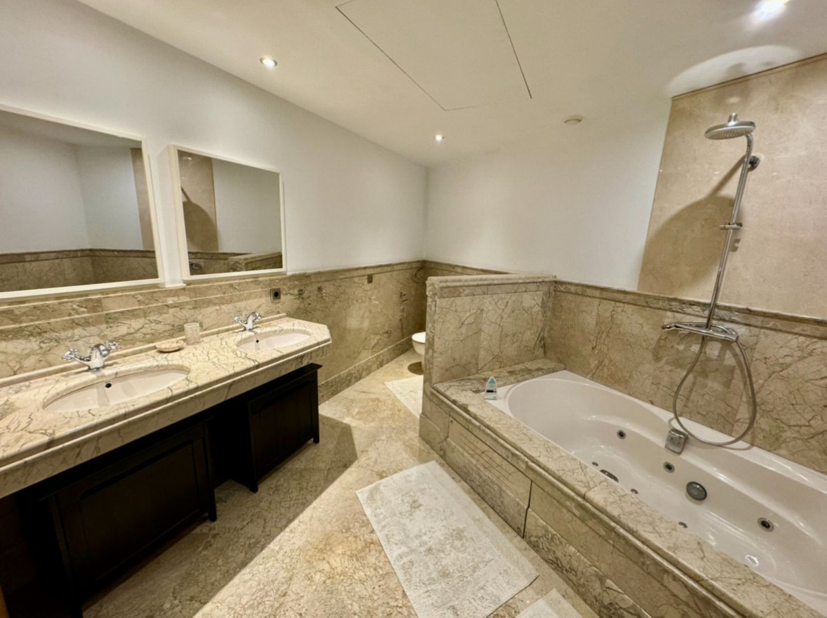 3 Bedroom Apartment in San Pedro de Alcántara - Photo 21
