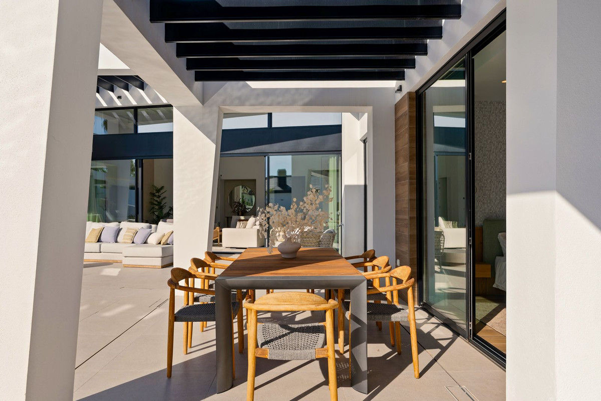 6 Bedroom Villa in Marbella - Photo 7