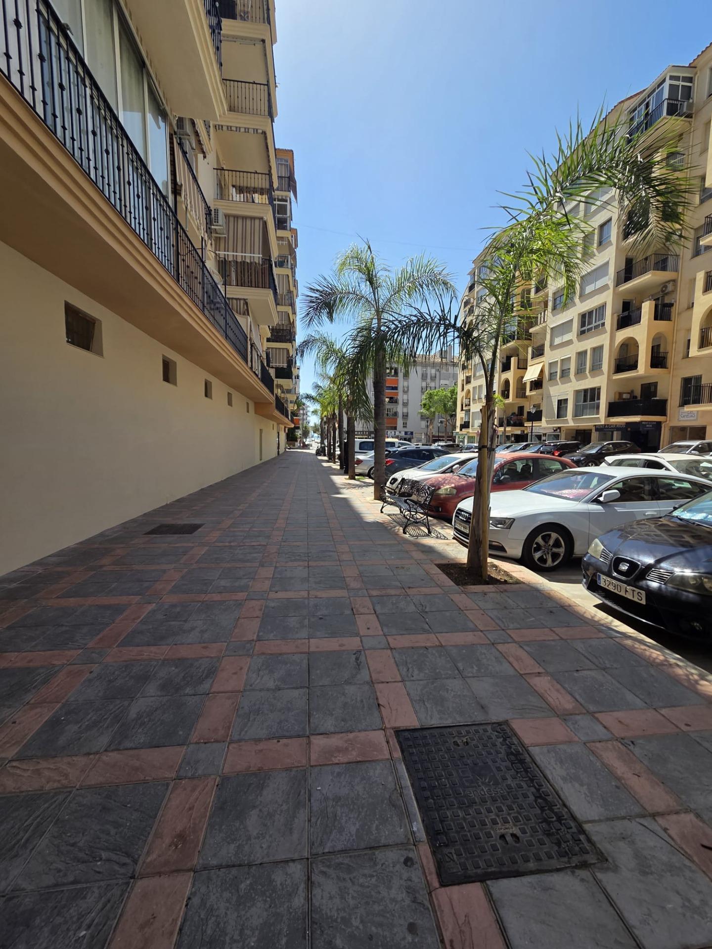 4 Bedroom Apartment in Fuengirola - Photo 2