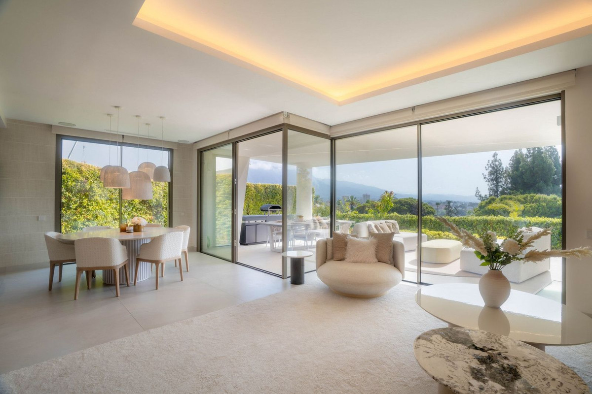 4 Bedroom Villa in Marbella - Photo 44