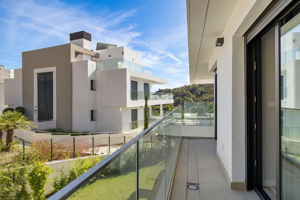 2 Bedroom Apartment in Estepona - Photo 29