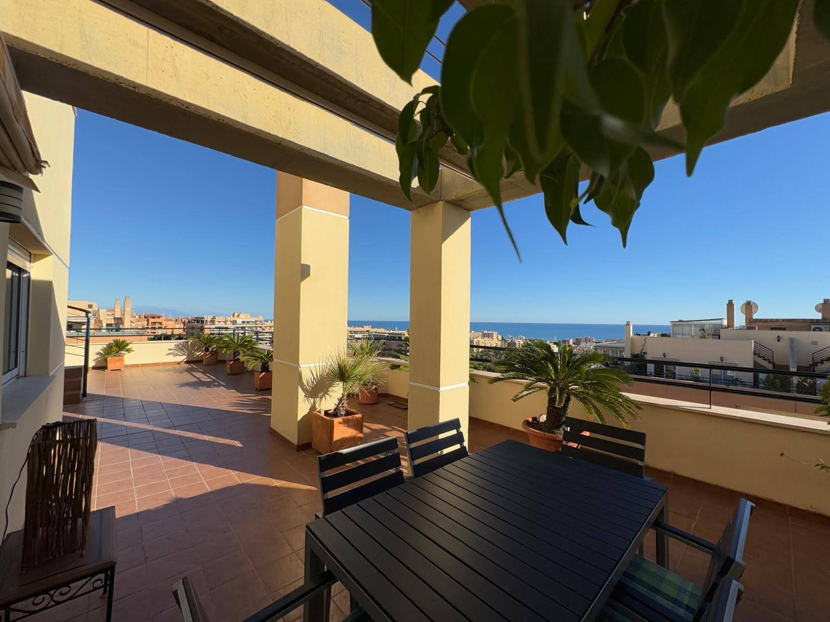4 Bedroom Penthouse in Torremolinos - Photo 17