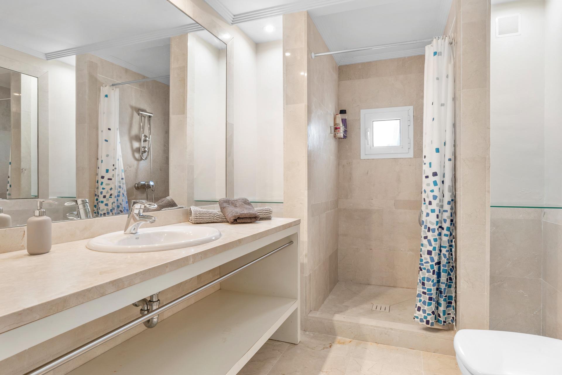 4 Bedroom Villa in Manilva - Photo 18