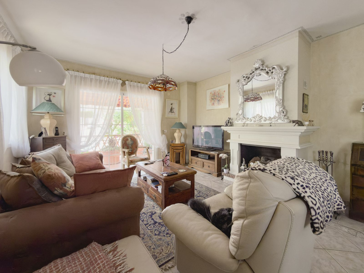 4 Bedroom Villa in Coín - Photo 9