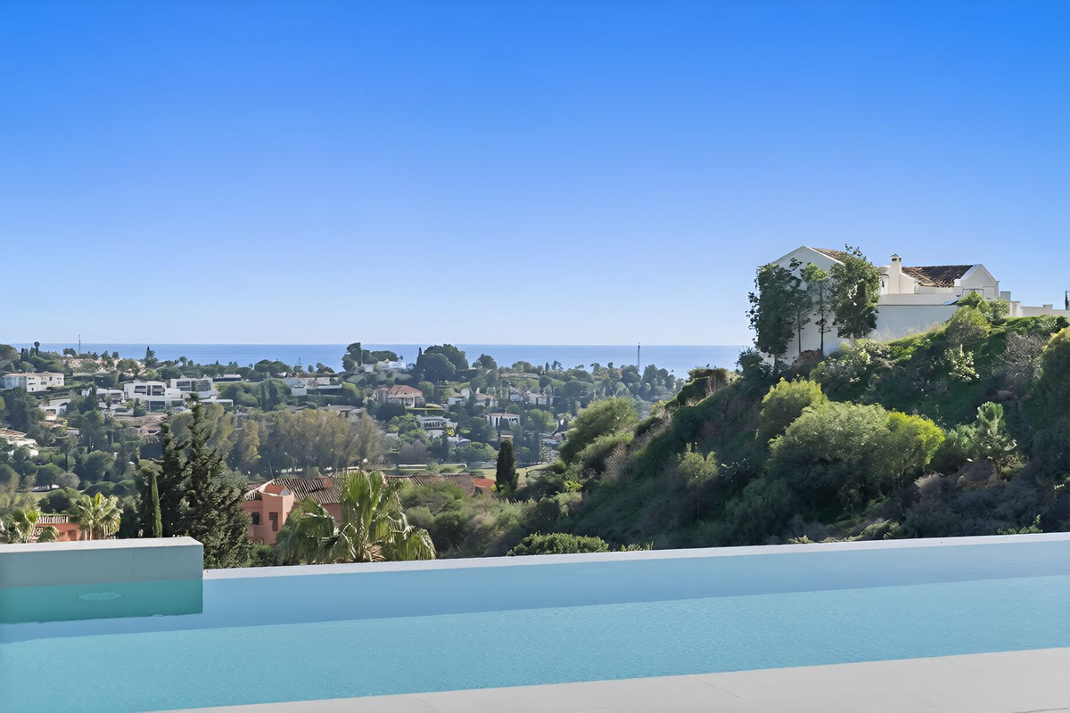 6 Bedroom Villa in Estepona - Photo 10