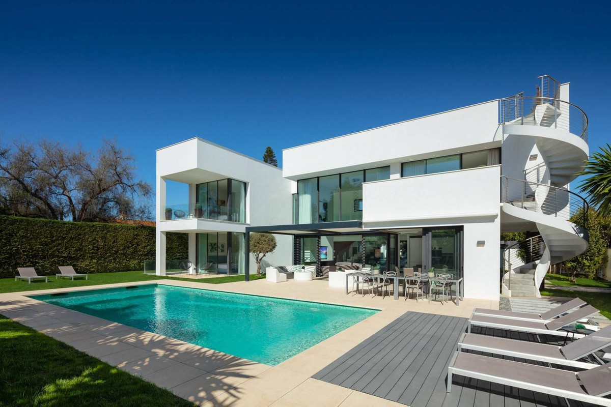 7 Bedroom Villa in Marbella - Photo 4