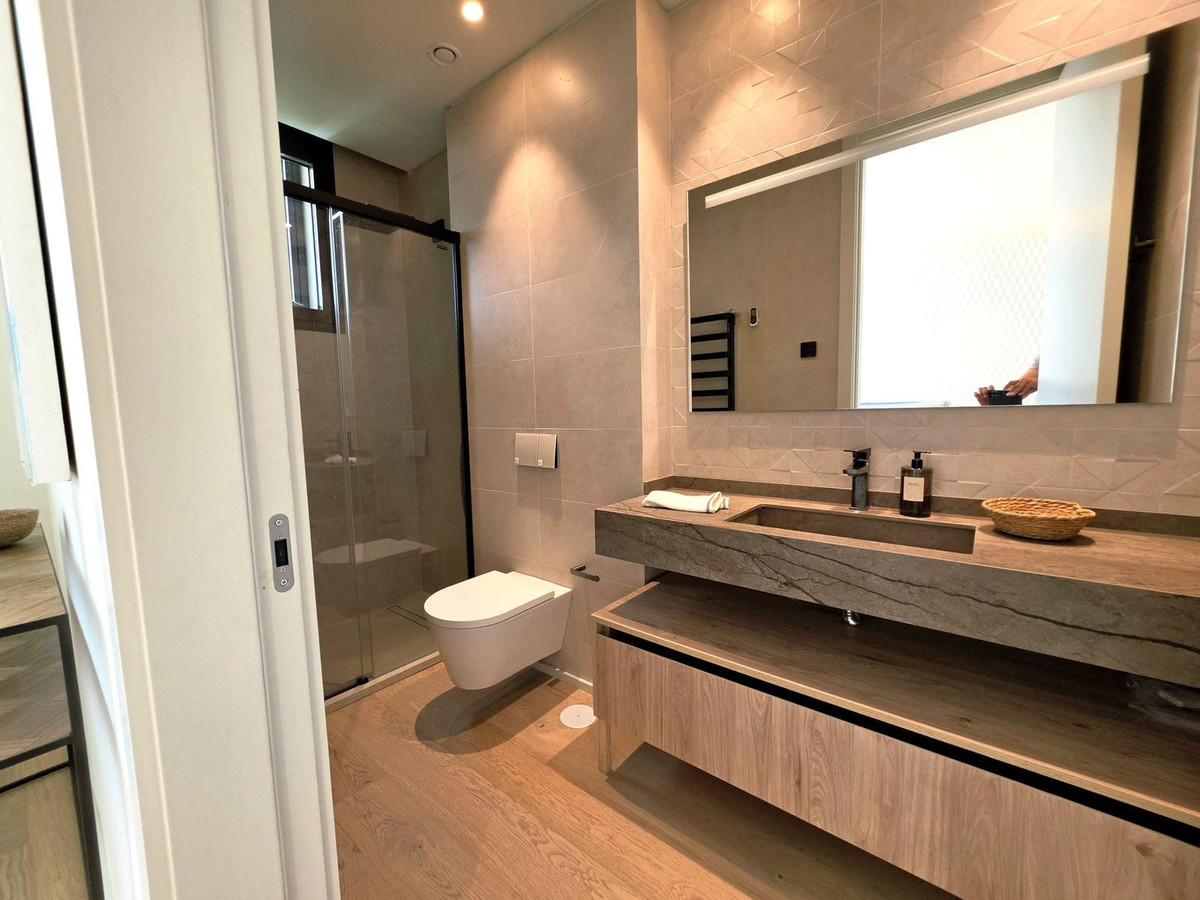 5 Bedroom Villa in Marbella - Photo 25