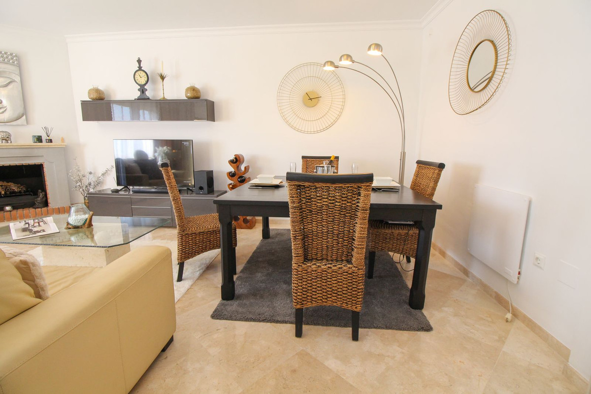 2 Bedroom Apartment in Marbella - Photo 10