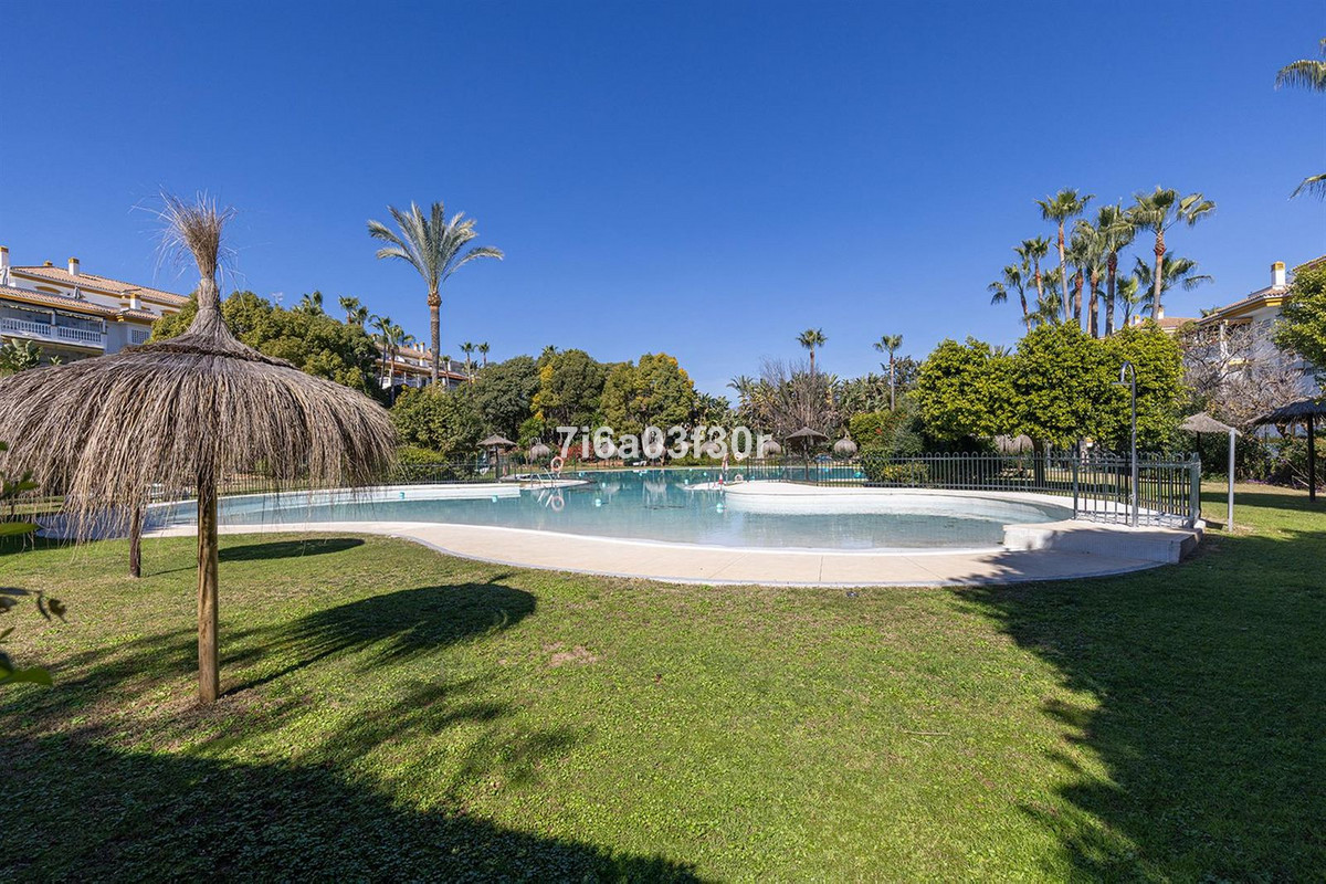 2 Bedroom Apartment in Marbella - Photo 30