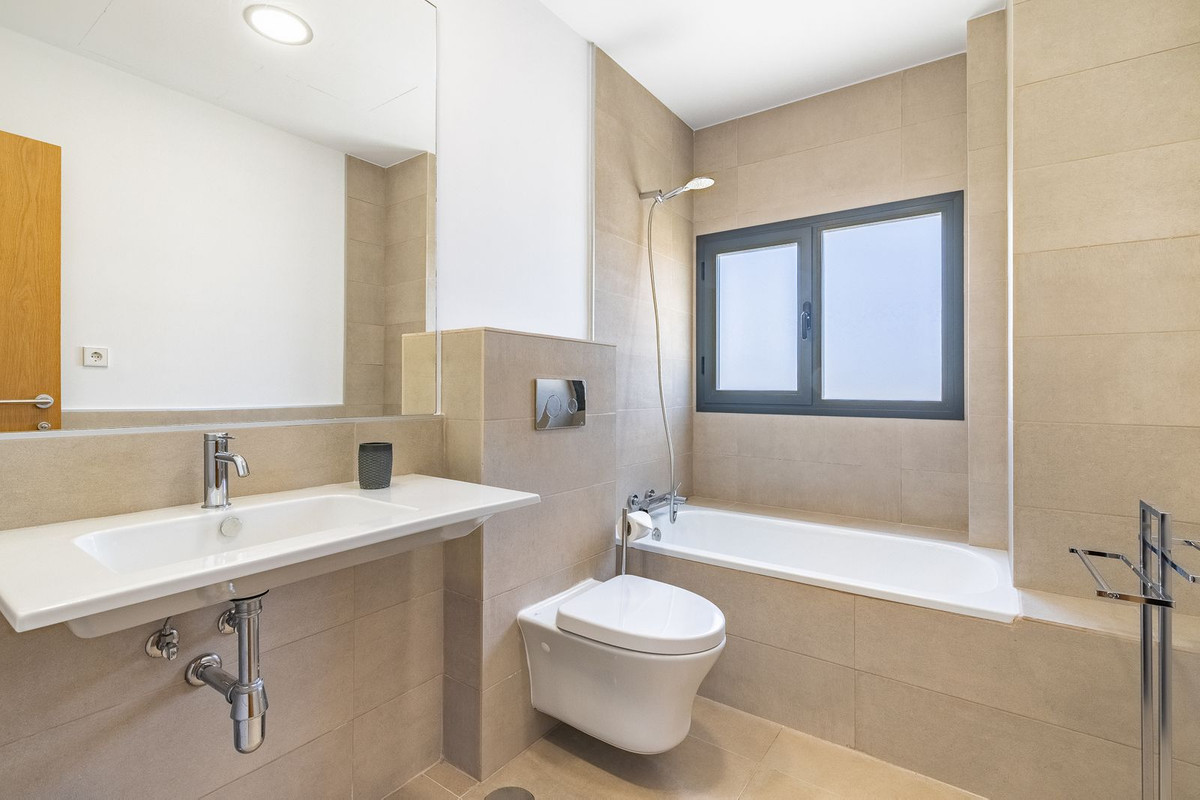 4 Bedroom Villa in Manilva - Photo 14
