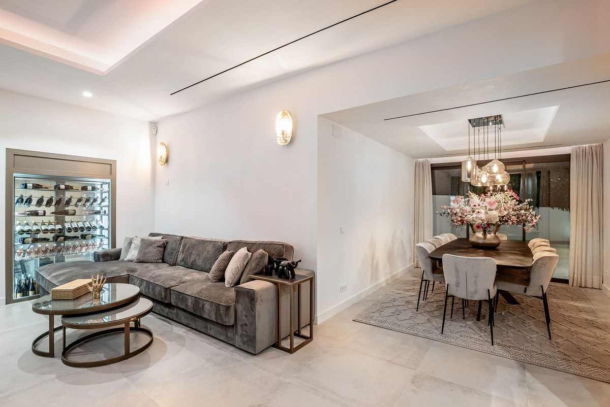 6 Bedroom Villa in Marbella - Photo 51