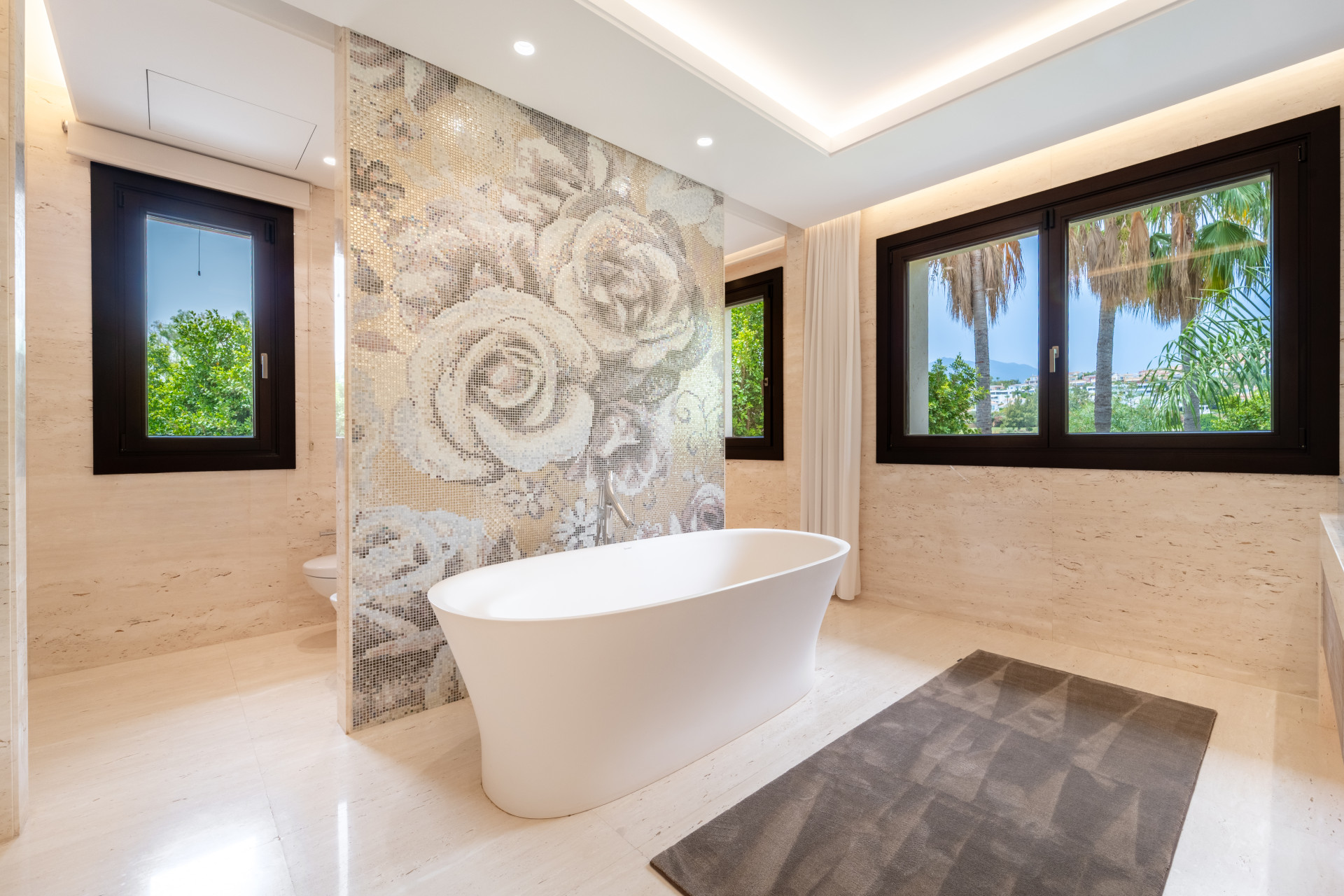 5 Bedroom Villa in Marbella - Photo 15