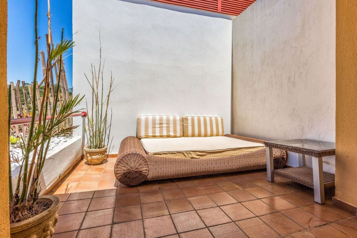 3 Bedroom Penthouse in Estepona - Photo 22
