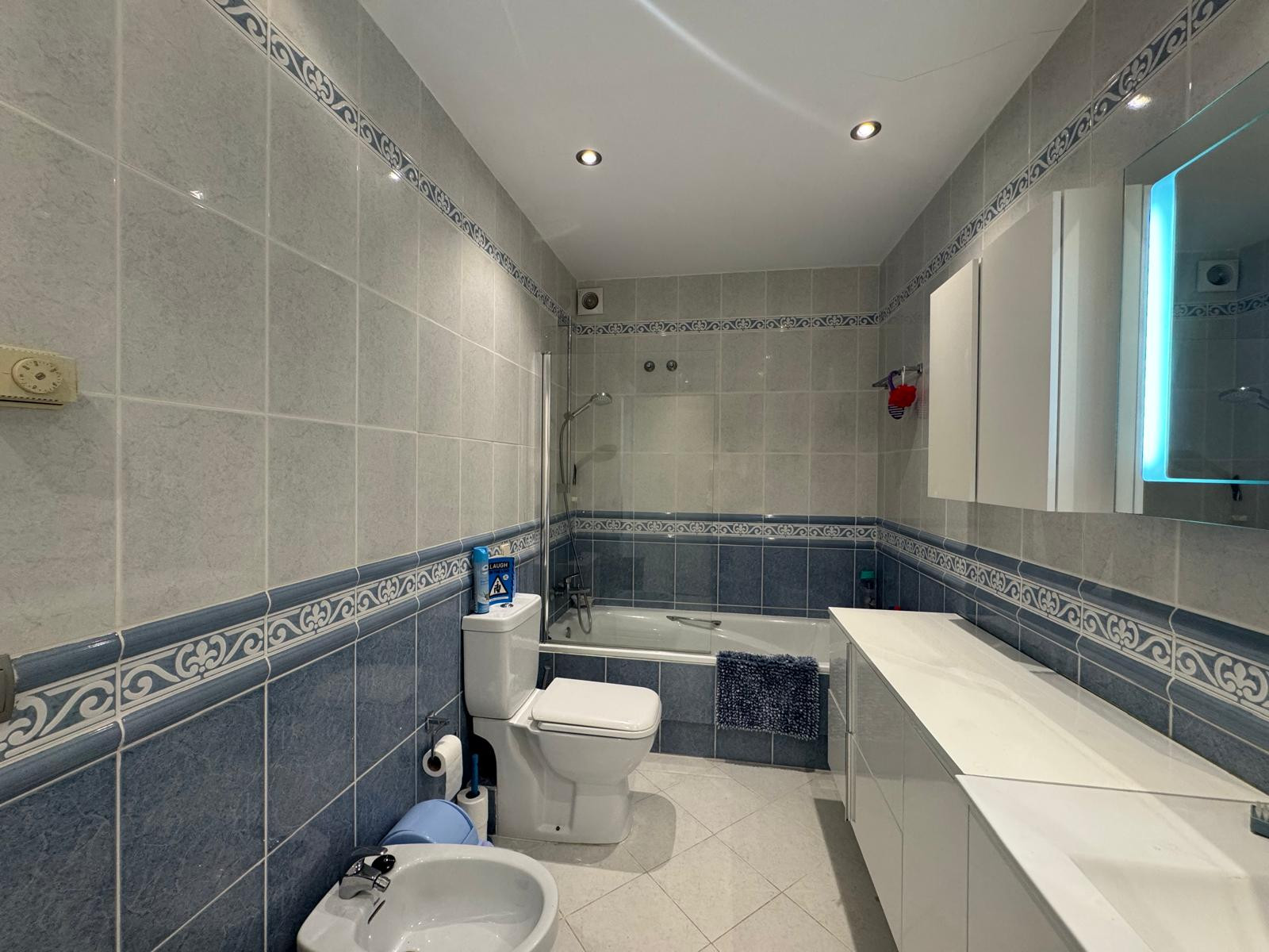 2 Bedroom Apartment in Estepona - Photo 9