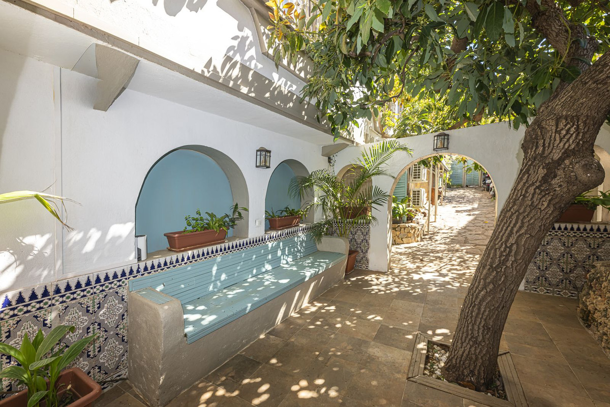 12 Bedroom Villa in Marbella - Photo 42