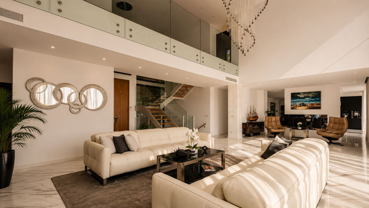 5 Bedroom Villa in Estepona - Photo 5